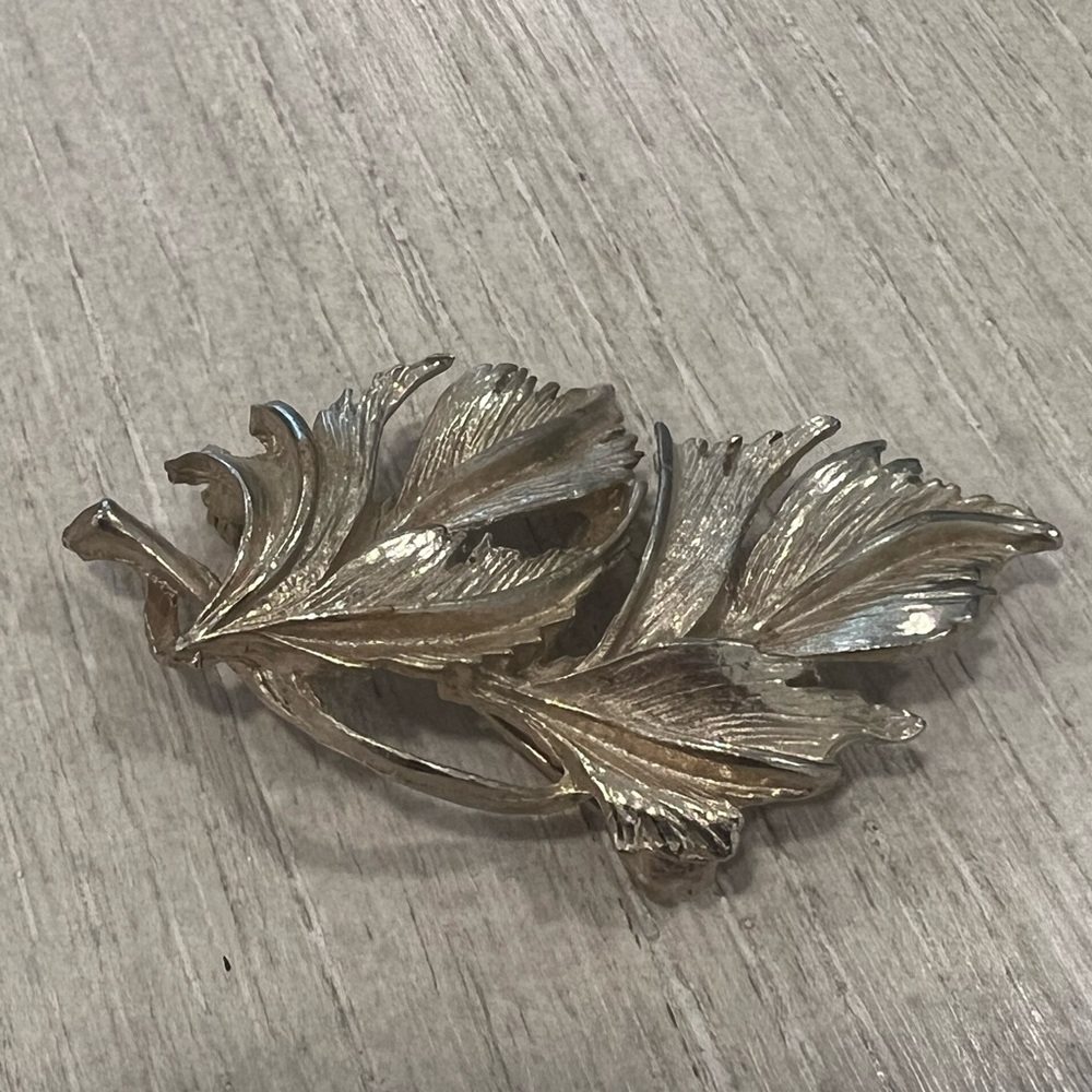 Du Barry Leaf pin brooch